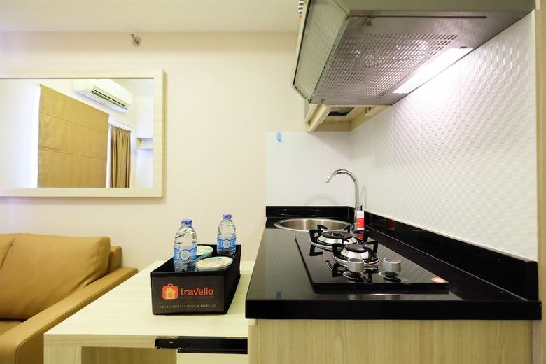 Easy Access To Mall Green Pramuka Apartment