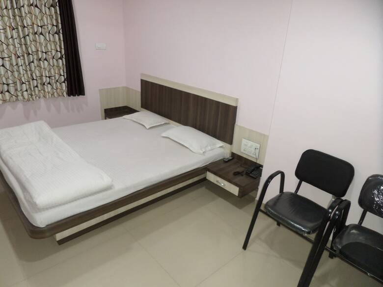 Hotel Amit Plaza