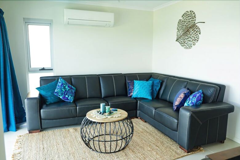 Panoramic Paradise On Shute