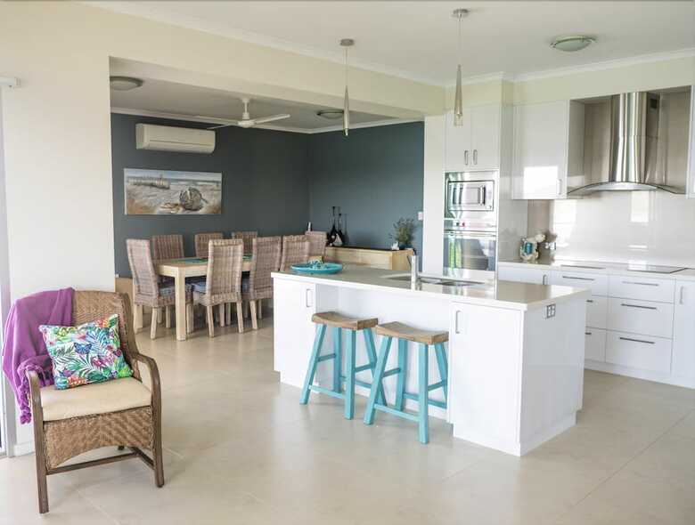 Panoramic Paradise On Shute