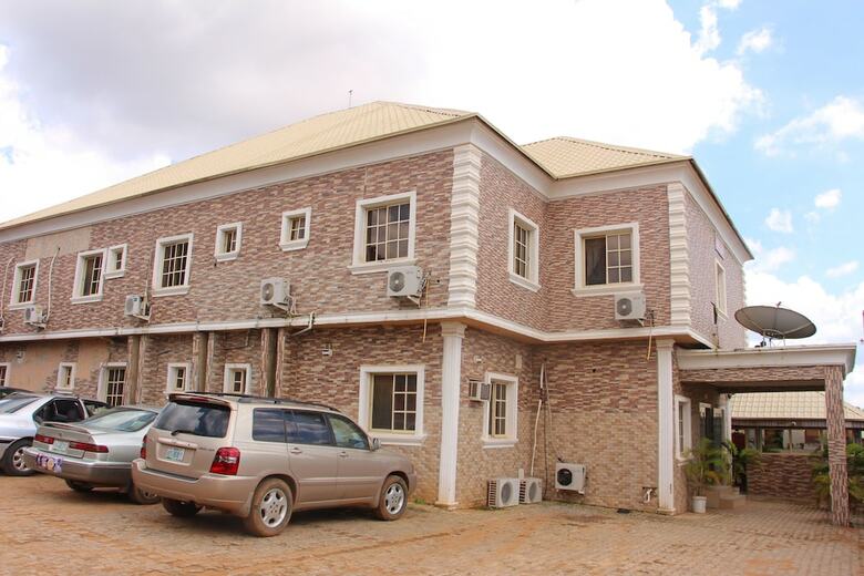 Hotel Dubys Suites Dutse