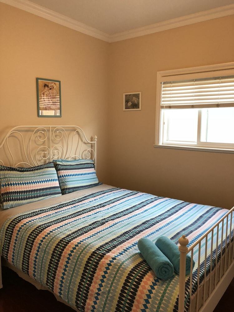 Hotel Cora's Place
