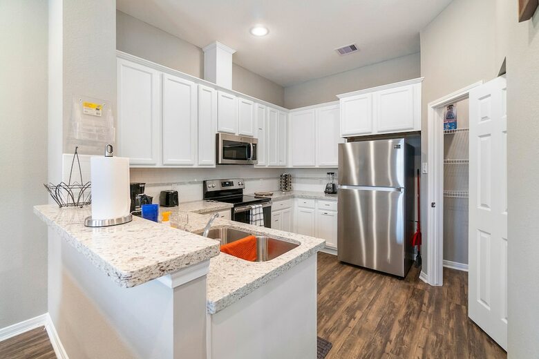 Experience A First Class Stay - 2 Bdrm