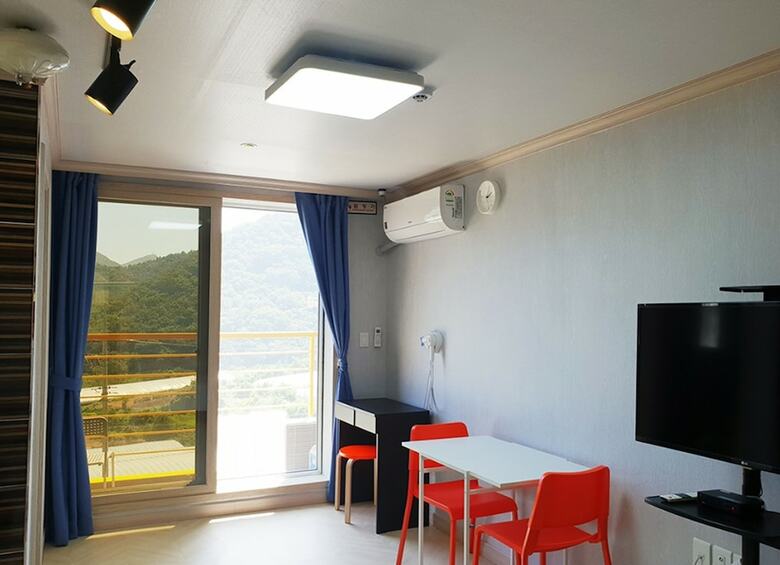 Black Beach Pension