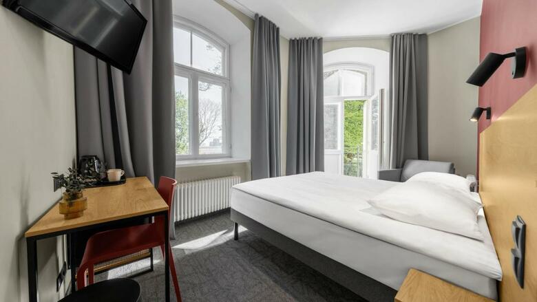 Meriton Old Town Hotel