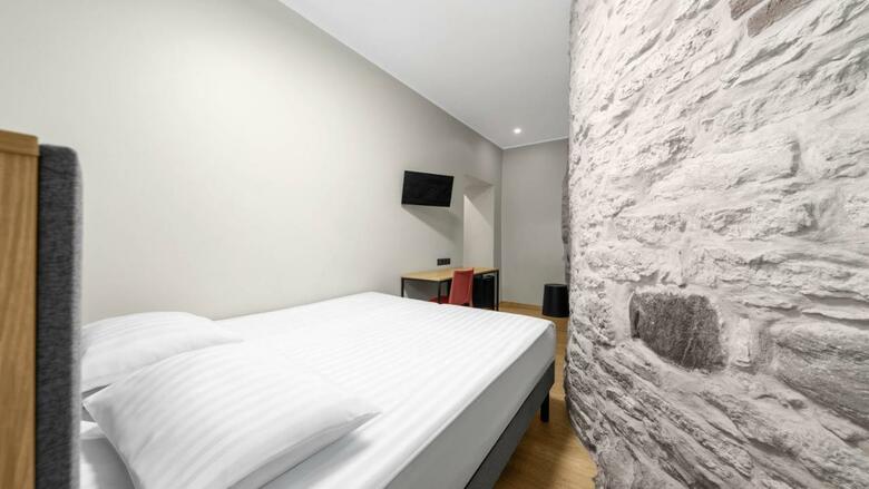 Meriton Old Town Hotel