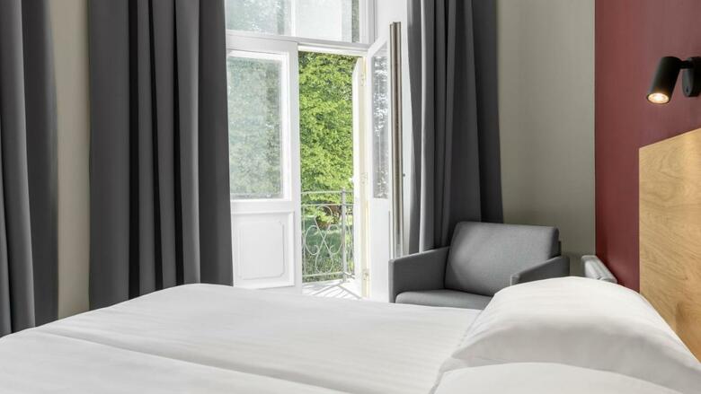 Meriton Old Town Hotel