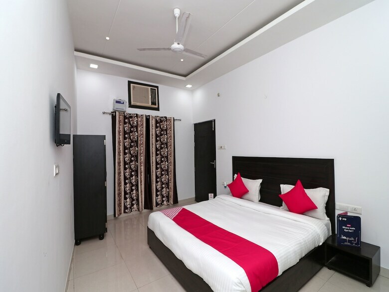Hotel Oyo 16080 The Royal Orchid
