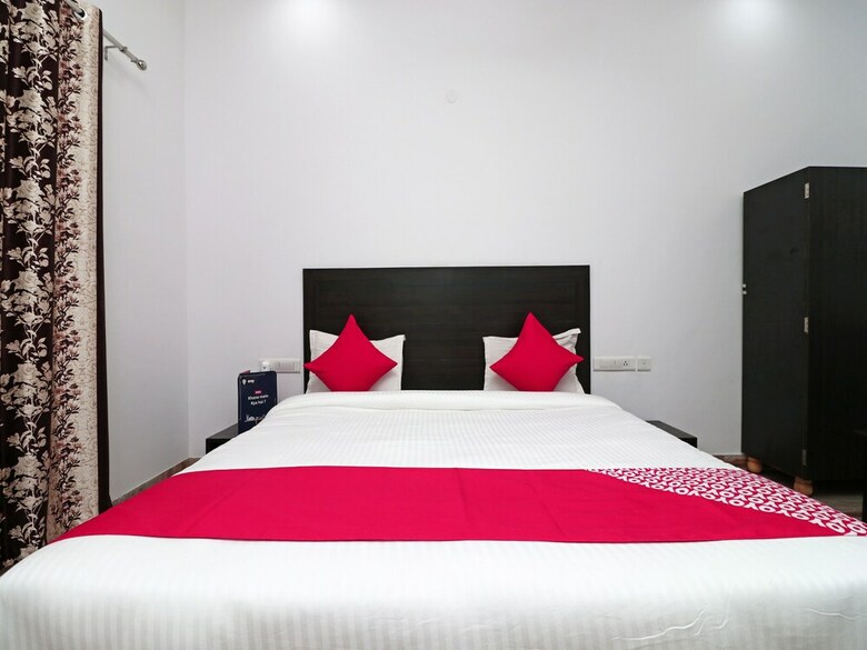 Hotel Oyo 16080 The Royal Orchid