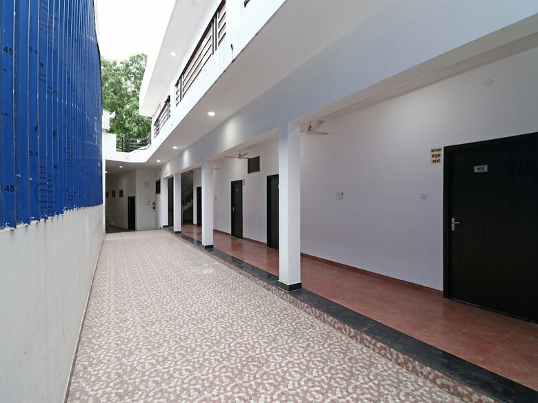 Hotel Oyo 16080 The Royal Orchid