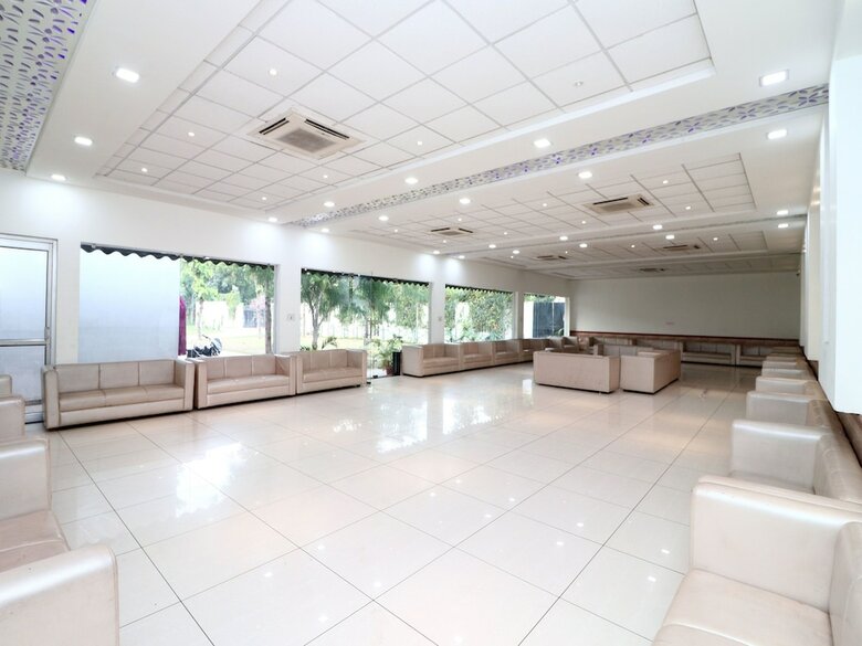 Hotel Oyo 16080 The Royal Orchid
