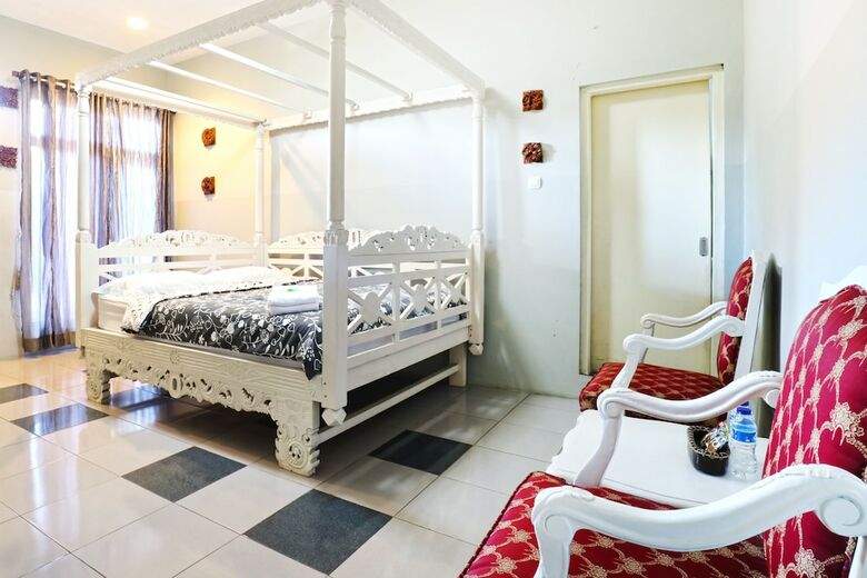 Rose Chamber Bed & Breakfast