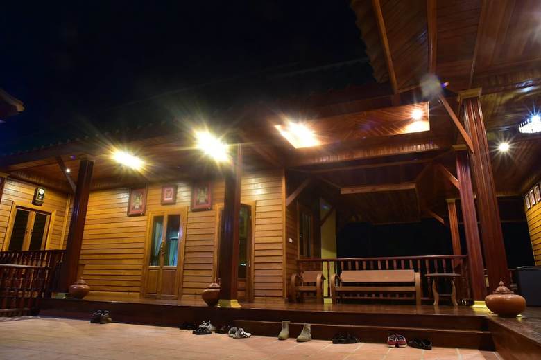 Hotel Riverside Home