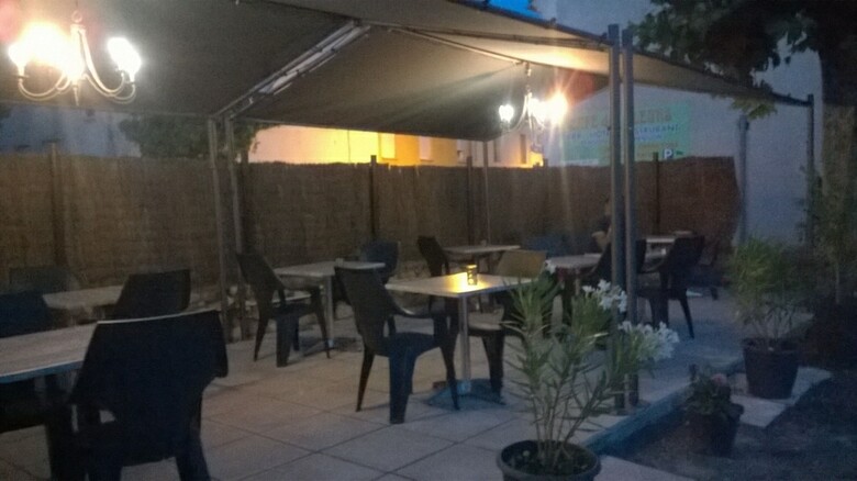 Hotel Le Caf� Des Fleurs Chambres D'h�tes