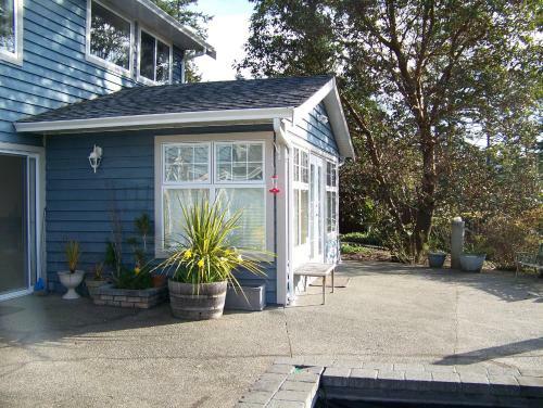 Moonlit Cove B&B