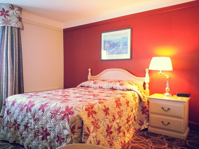 Granite Town Hotel