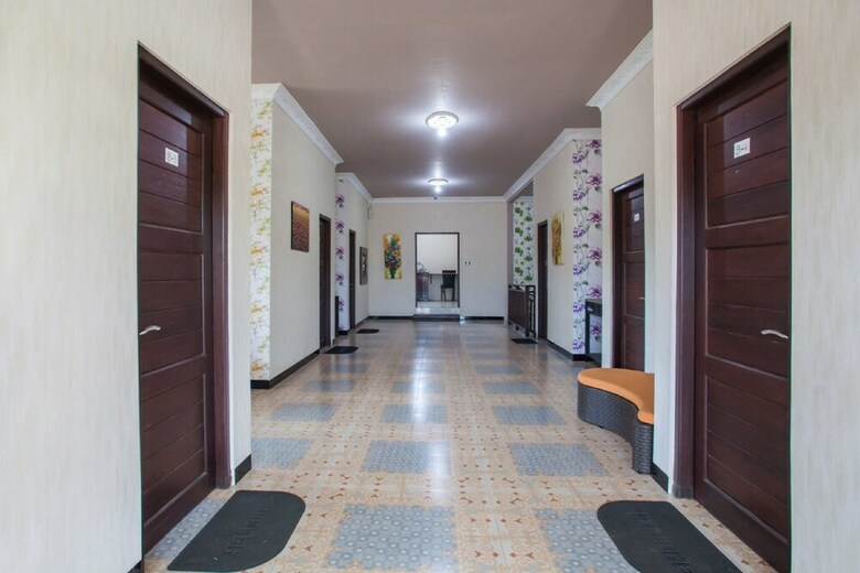 Hotel Reddoorz Syariah Near Basuki Rahmat