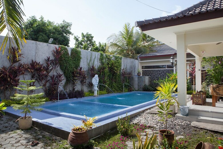 Hotel Reddoorz Plus Near Mall Roxy Banyuwangi