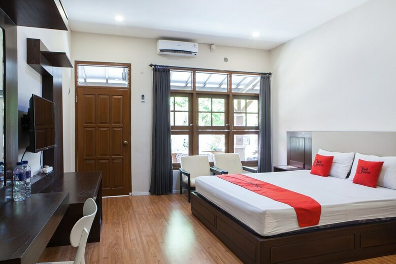 Hotel Reddoorz Plus Near Mall Roxy Banyuwangi