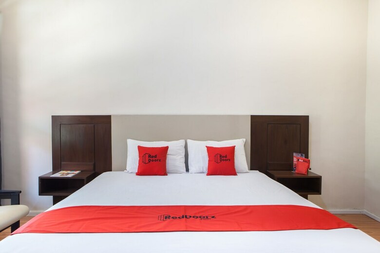 Hotel Reddoorz Plus Near Mall Roxy Banyuwangi