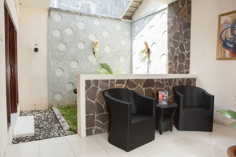 Hotel Reddoorz Plus Near Mall Roxy Banyuwangi