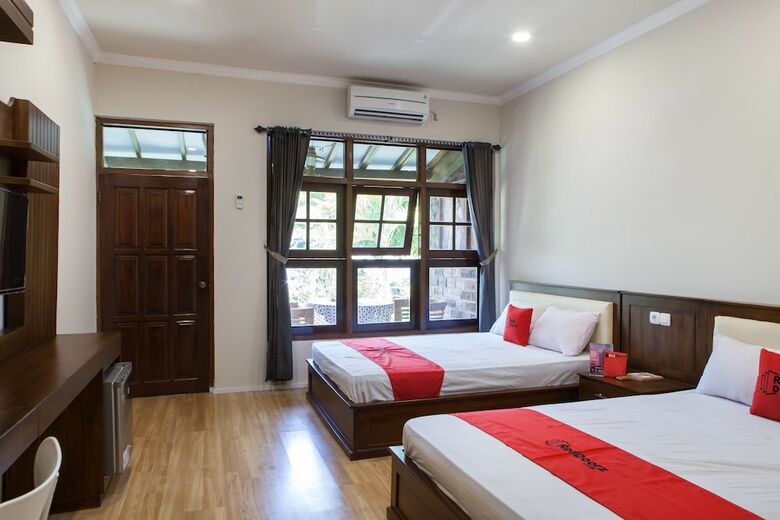 Hotel Reddoorz Plus Near Mall Roxy Banyuwangi