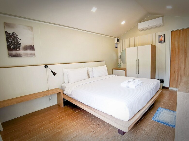 Hotel Bangpakong Boat Club
