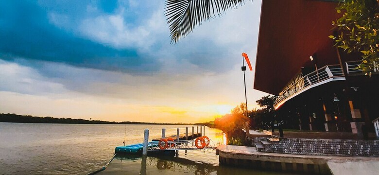 Hotel Bangpakong Boat Club