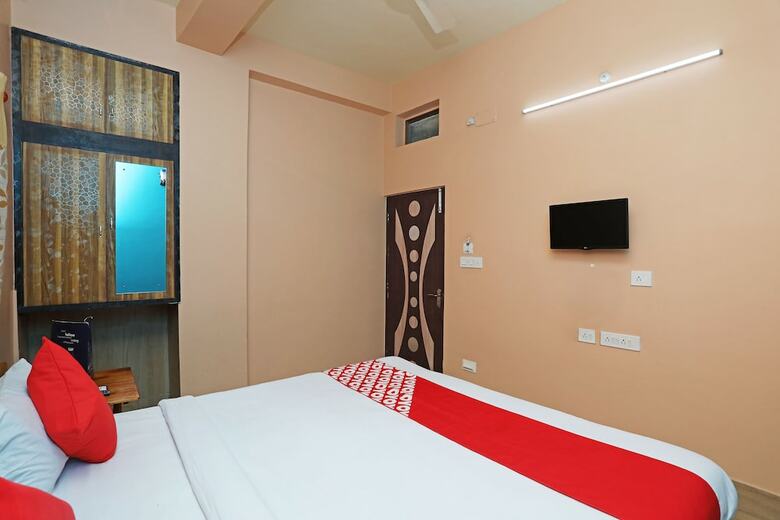 Hotel Oyo 16059 Roland Inn