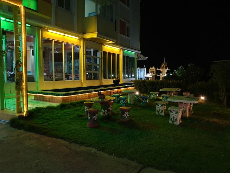 Hotel Ploypailin Place