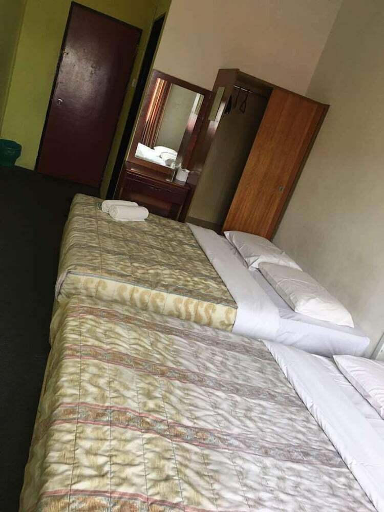 Pines And Roses Hotel
