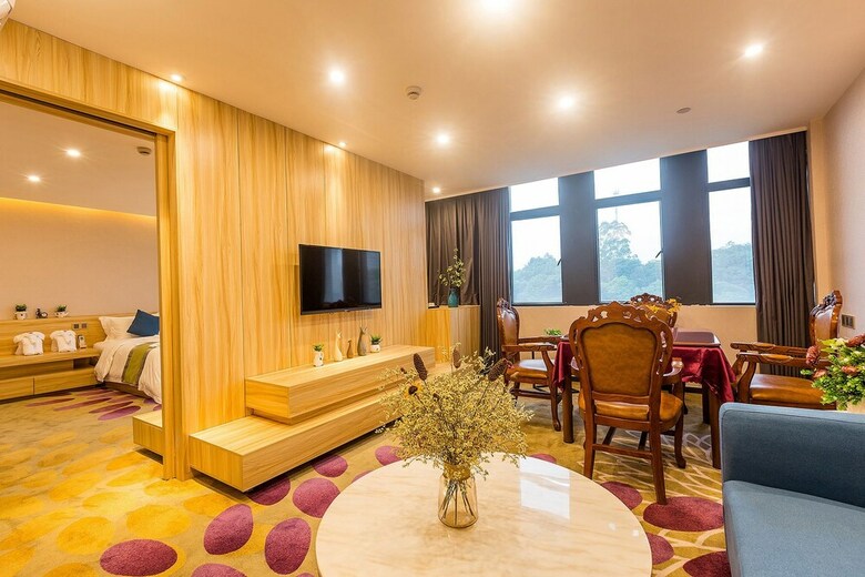 Q Hotel