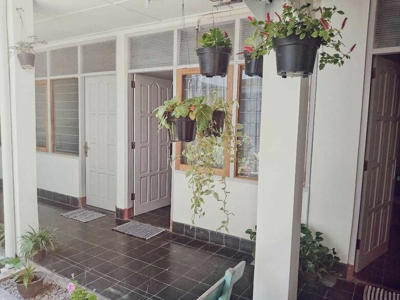 Bed & Breakfast Homestay Ndalam Mbak Charly