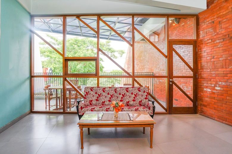 Hostal Oyo 316 Umada Beds & Lounge Syariah