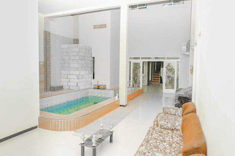 Hostal Oyo 314 Emas 23 Guest House Syariah