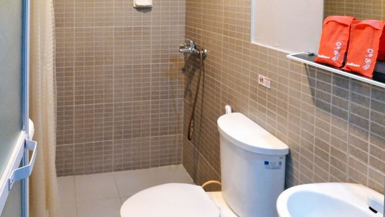 Hotel Reddoorz Plus Near Uv Mandaue Cebu