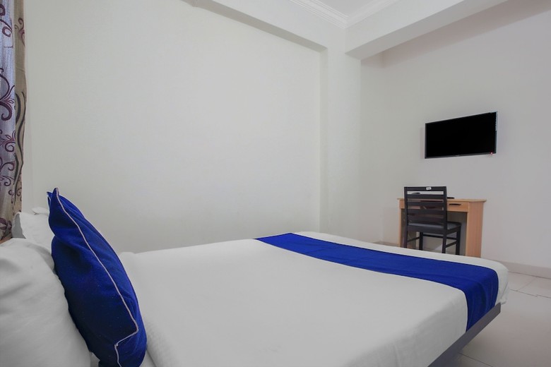 Hotel Oyo 24138 Silverkey Shri Homes