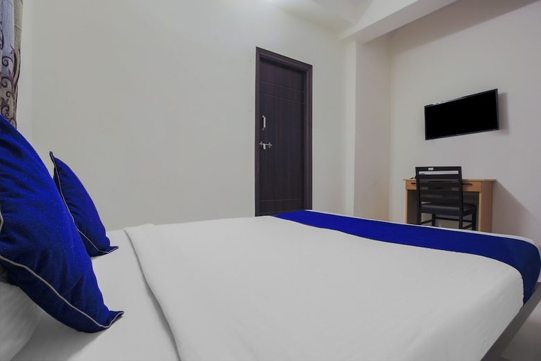 Hotel Oyo 24138 Silverkey Shri Homes