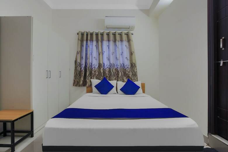 Hotel Oyo 24138 Silverkey Shri Homes