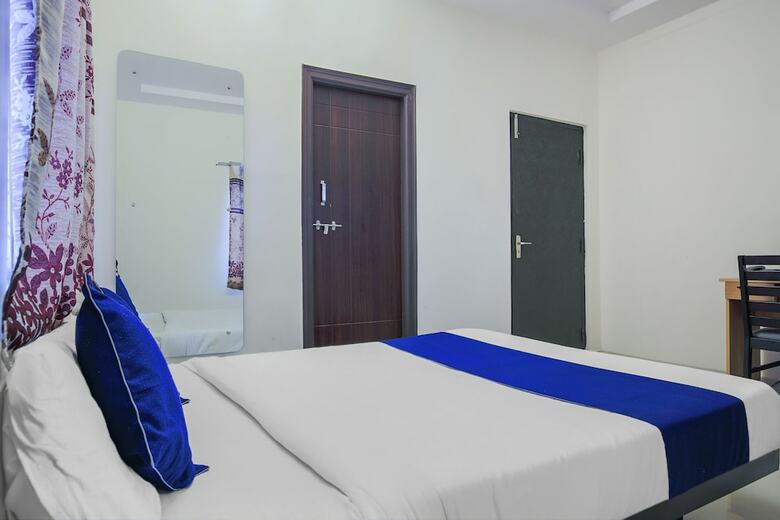 Hotel Oyo 24138 Silverkey Shri Homes