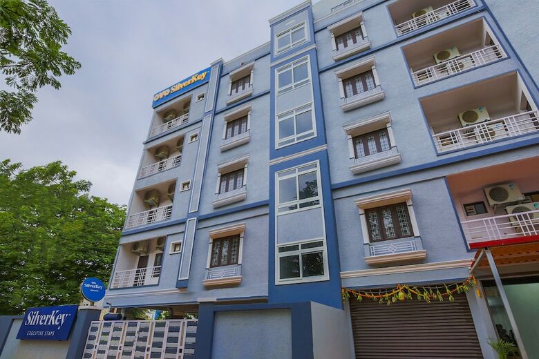 Hotel Oyo 24138 Silverkey Shri Homes