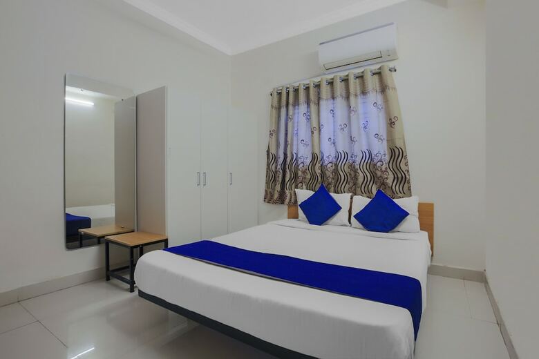 Hotel Oyo 24138 Silverkey Shri Homes
