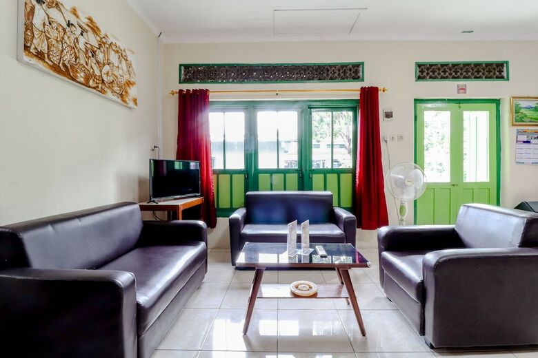 Hostal Bahagia Sederhana Home Stay - Hostel