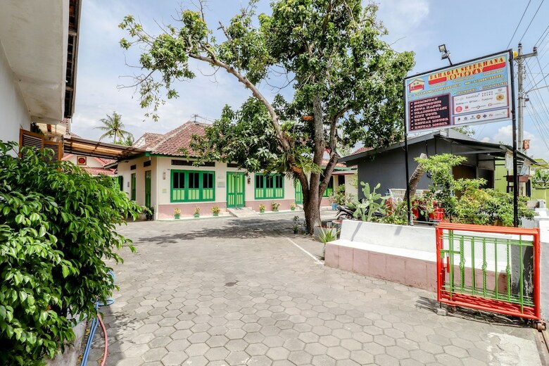 Hostal Bahagia Sederhana Home Stay - Hostel