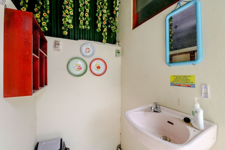 Hostal Bahagia Sederhana Home Stay - Hostel
