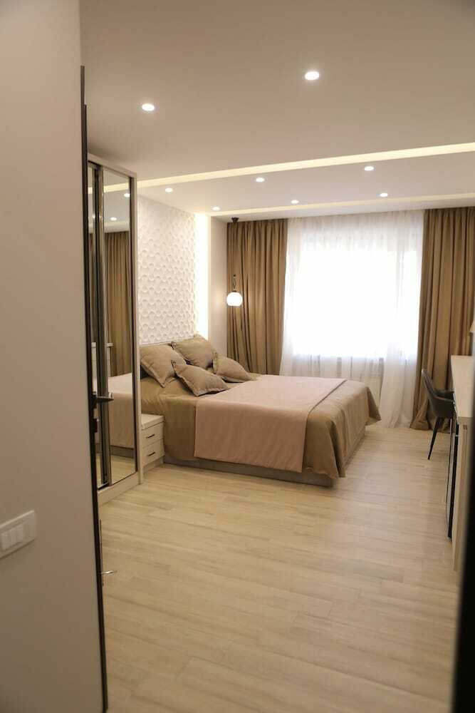4 Room Hotel