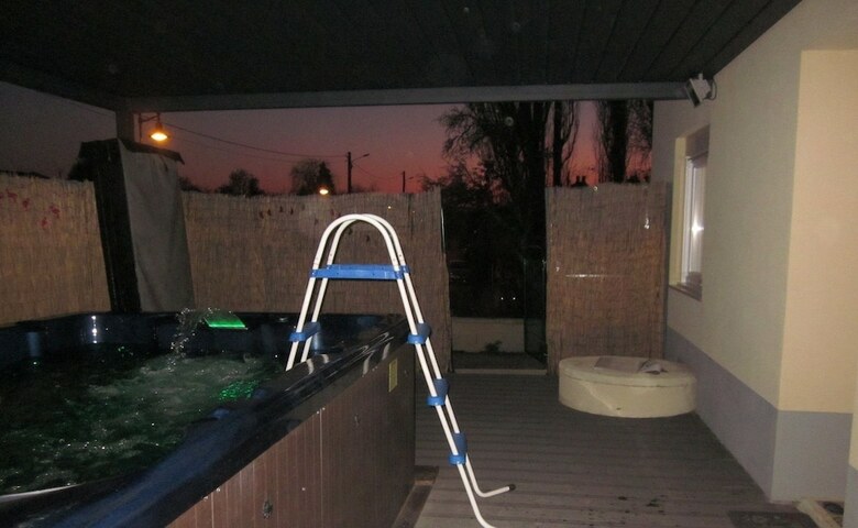 Hotel Chambres Dans Maison de Vacances Avec Spa Ext�rieur
