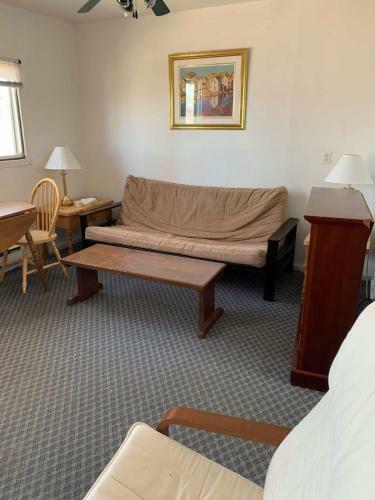 Fundy Rocks Motel