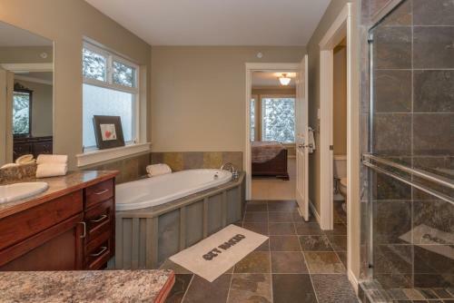 Silver Star Stays - The Knoll