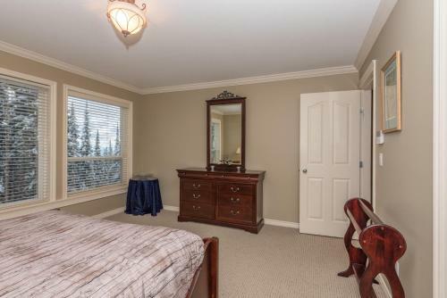 Silver Star Stays - The Knoll